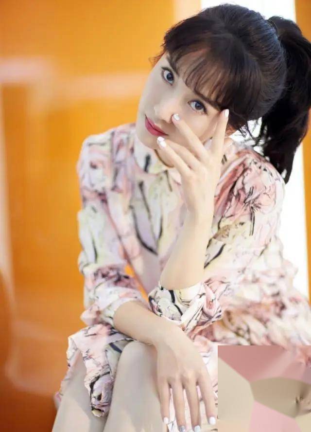 岁阔太李念写真曝光,美貌与才华兼具,魅力无法挡!