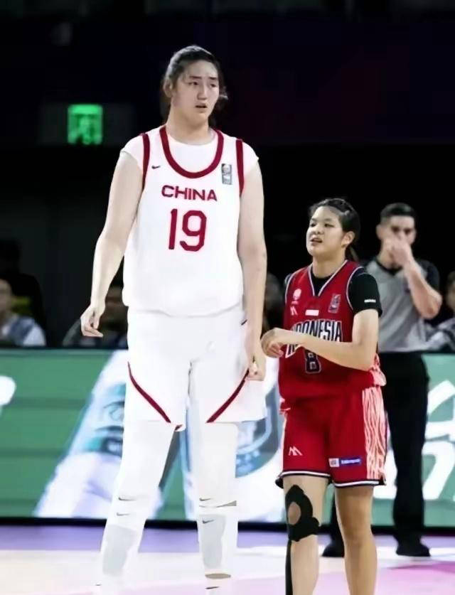 2米23新星张子宇火爆出圈!美国球迷:她是未来的女姚明,将统治wnba