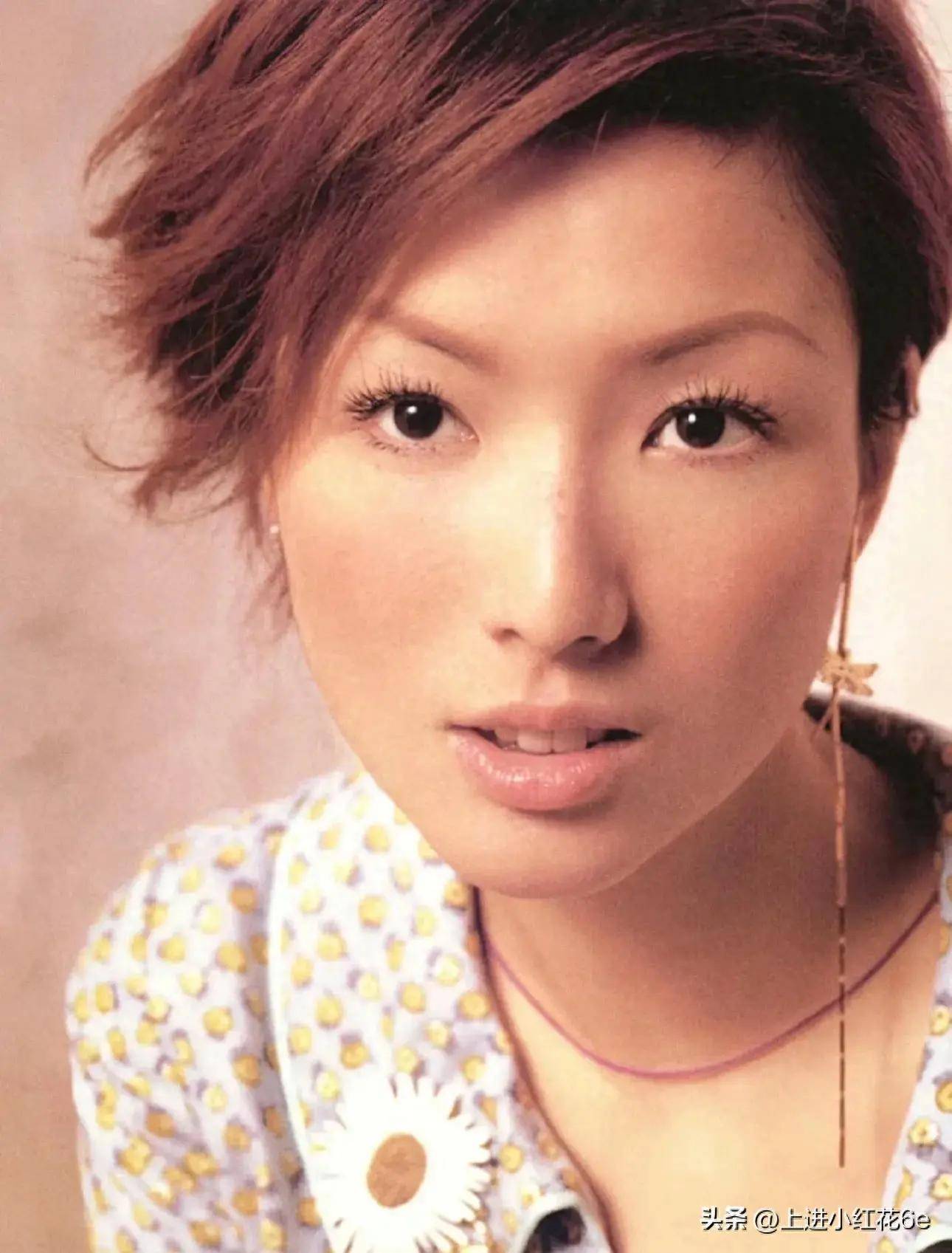 52岁郑秀文抛弃病态瘦,健康增肥后登封面,网友称其"美的不一样&