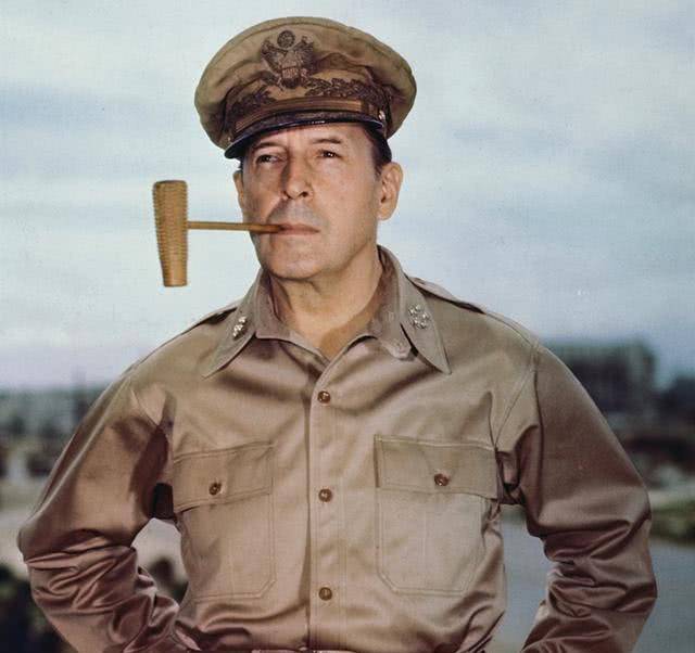 1951年,麦克阿瑟准备用26颗原子弹轰炸中朝,杜鲁门为何拒绝?