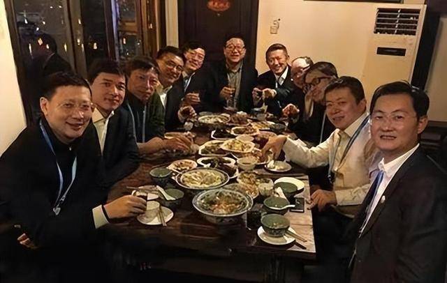 26岁创业32岁成中国首富,38岁身家千亿他却去养猪_丁磊_马化腾_父母