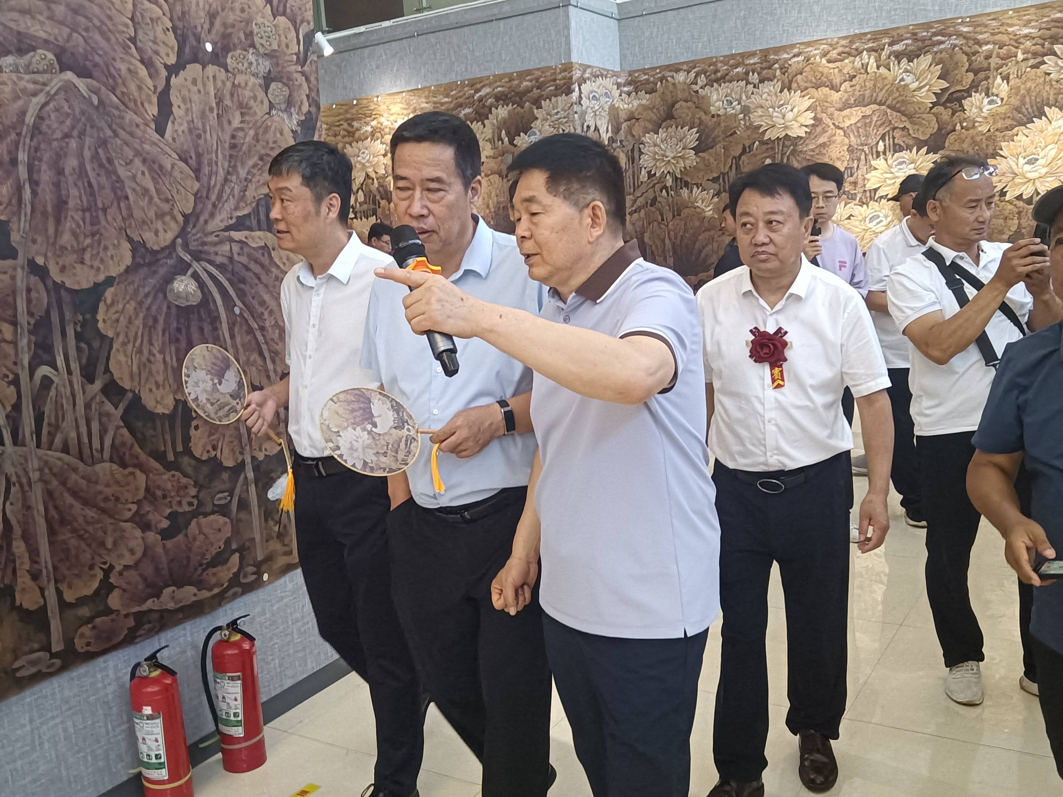 刘德功"铁荷百米长卷吉尼斯世界纪录申报展"惊艳开幕