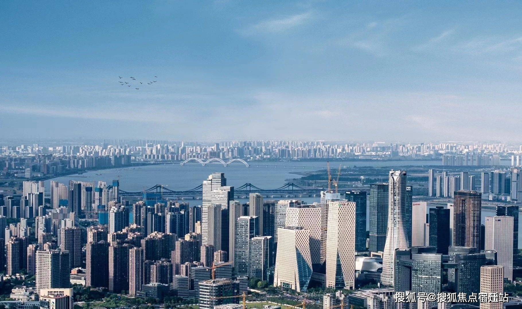 正居钱江新城核芯,俯瞰江河汇.