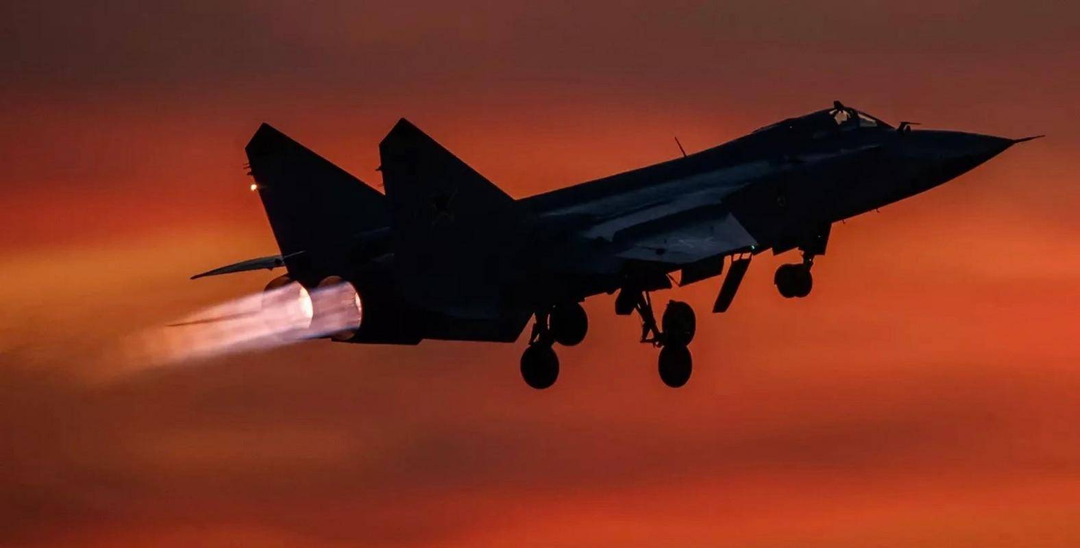 歼31的垂直起降功能,意味着中国,也有了不受机场跑道条件约束