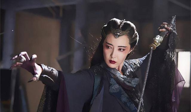 射雕三部曲中一共有7个人会九阴白骨爪,5人练错,只有2人练对了