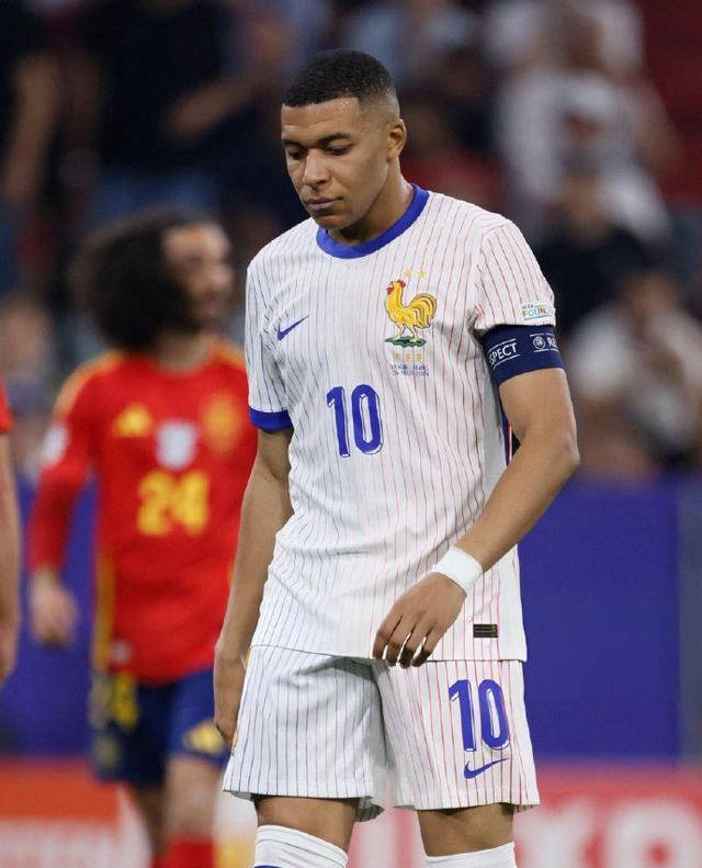 "据统计,本届欧洲杯姆巴佩共进行了23次非点球射门,却未能