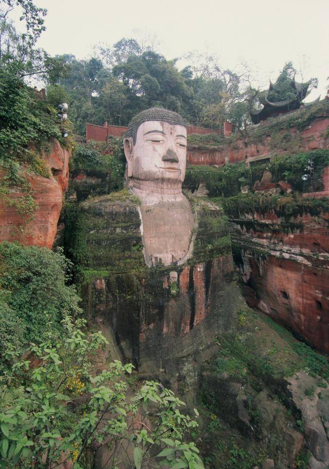 乐山大佛胸口发现一暗门,神秘"宝物"现世,千年宝藏传说被揭开