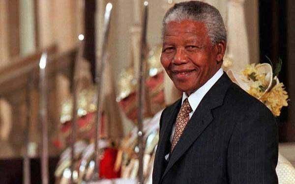南非首位黑人总统:被囚禁27年,72岁出狱当总统,黄家驹为他写歌