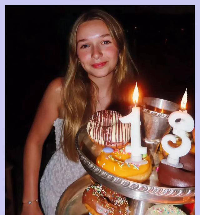 贝克汉姆与维多利亚为小七庆祝13岁生日,特制甜甜圈蛋糕成焦点