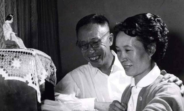 溥仪一共有五个妻子,李淑贤是他最后一任妻子.