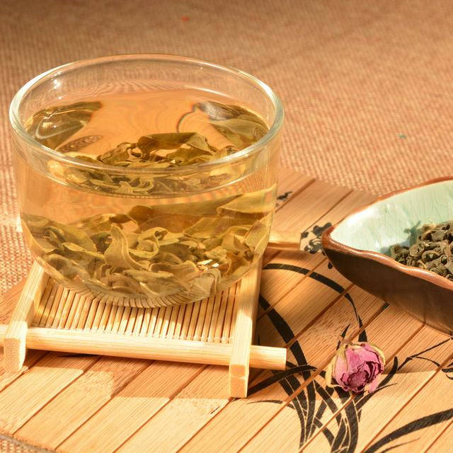 山楂茶中的山楂成分含多种维生素,山楂酸,酒石酸,柠檬酸,苹果酸等,还