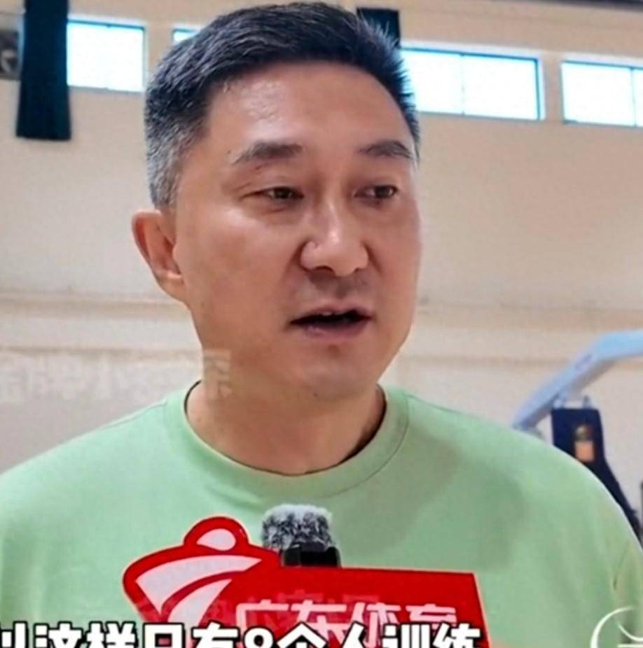 训练营现状:人手紧张,年轻球员挑大梁杜锋回归广东宏远对队伍具有深远