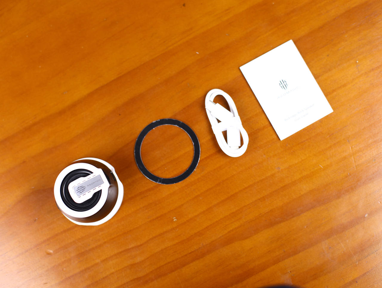 红魔磁吸音响：透明设计、RGB氛围灯加磁吸，红魔把小音响玩出花了