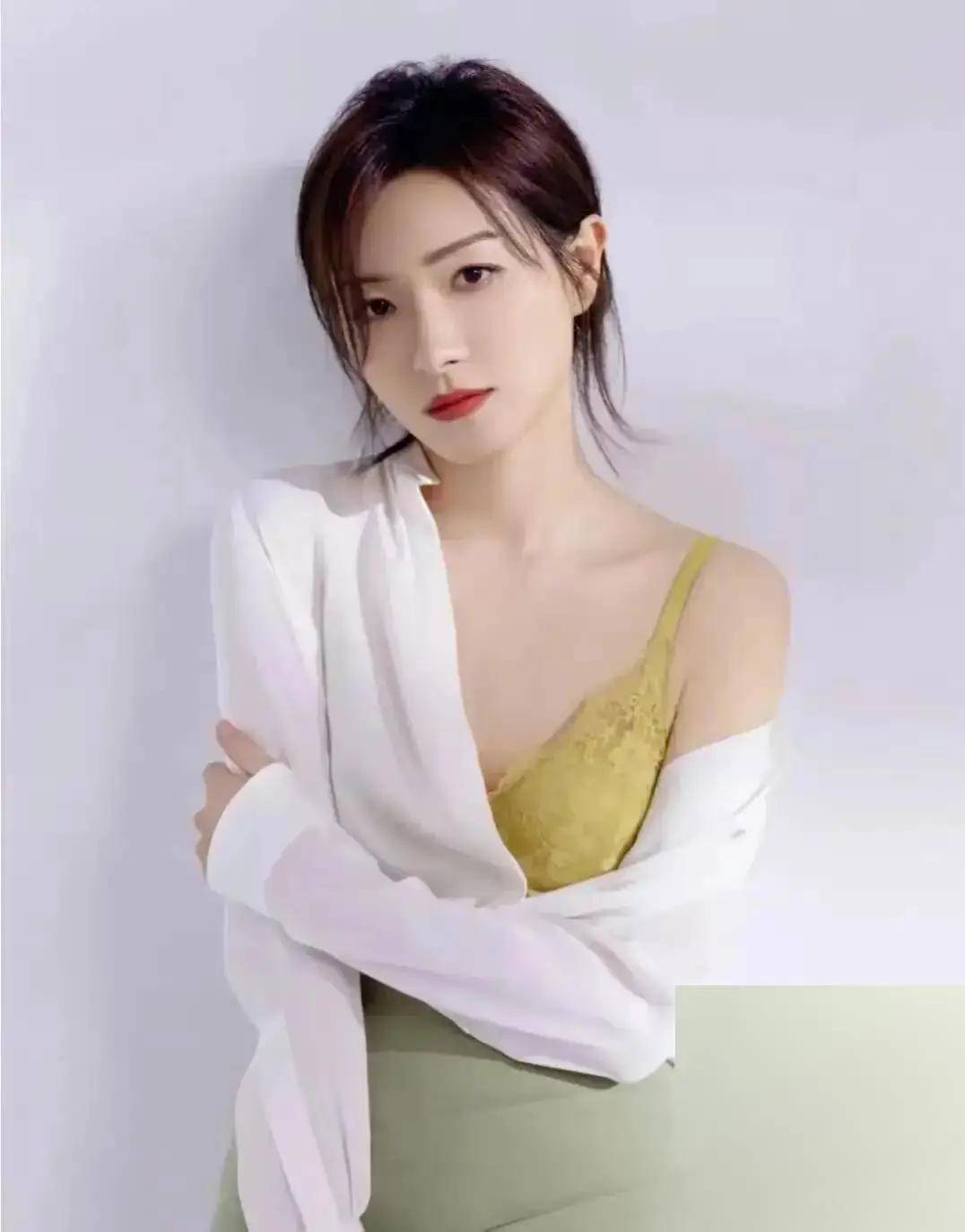 万茜女神的写真赏,美貌与气质的完美融合!