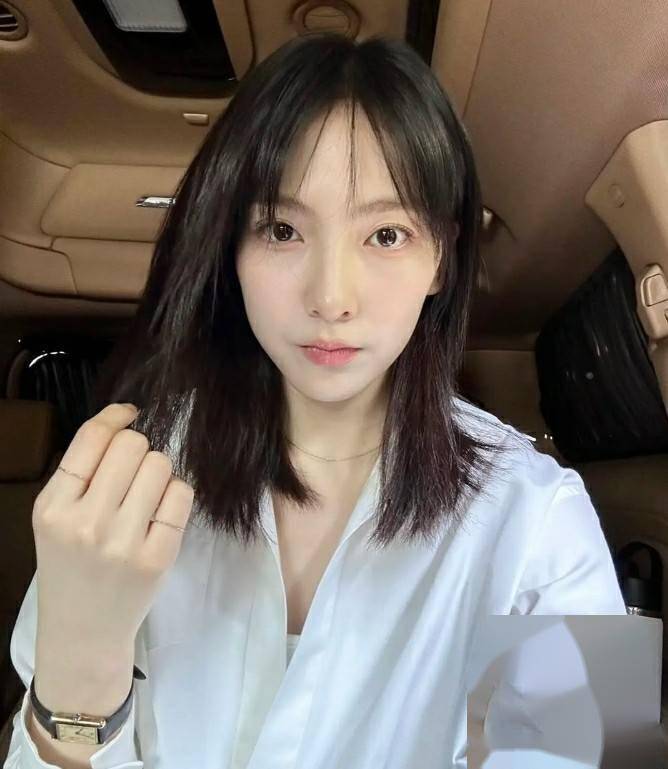 35岁姜智英丰腴身材,写真曝光,女神范儿十足!