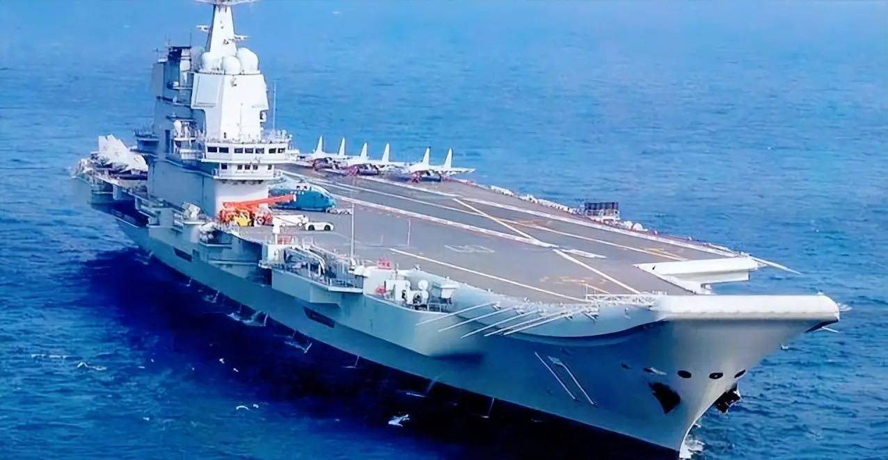 山东号航母战斗群也已经通过巴士海峡进入菲律宾海,菲律宾的主子早