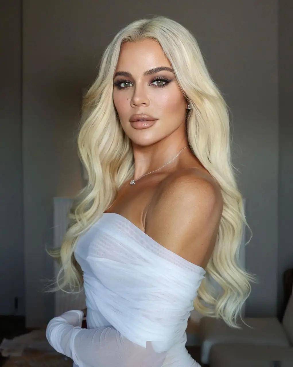 科勒卡戴珊的写真曝光,美貌与身材惊艳全场!