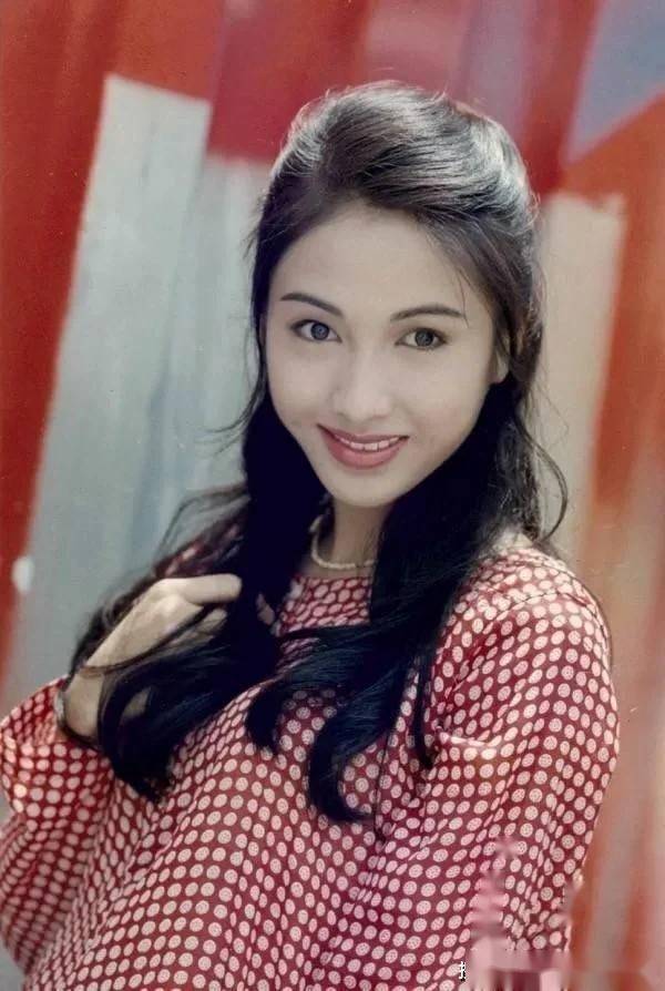 42岁黎姿性感写真曝光,完美身材惊艳全场!