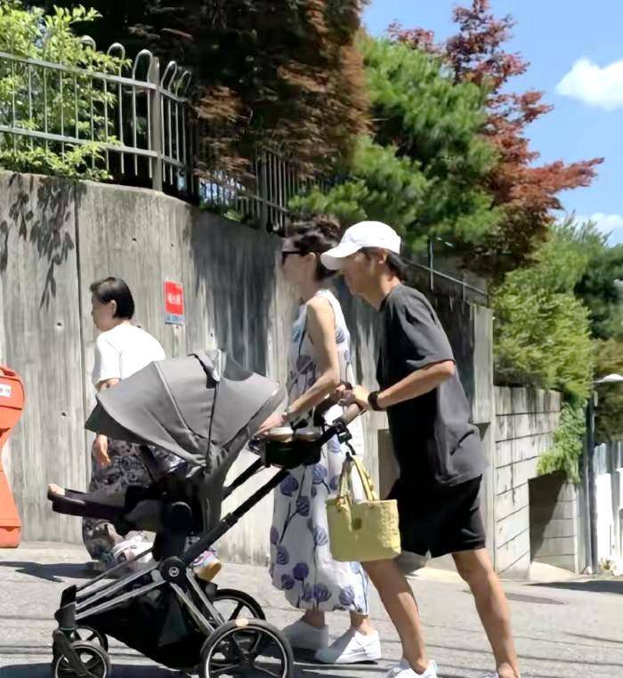 宋仲基官宣二胎,40岁凯蒂一年内两度怀孕,网友:怪不得乔妹离婚