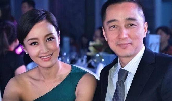 虽然路金波与前妻分居多年,但从法律程序上看,他仍然是"已婚男子".