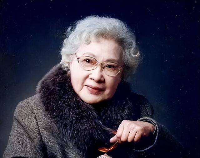 秦怡这个德高望重的女演员想必大家不陌生,我们仍然记得她去年离世时