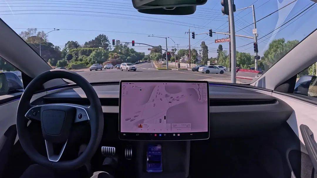 "萝卜快跑"惹争议,无人驾驶入市太急?