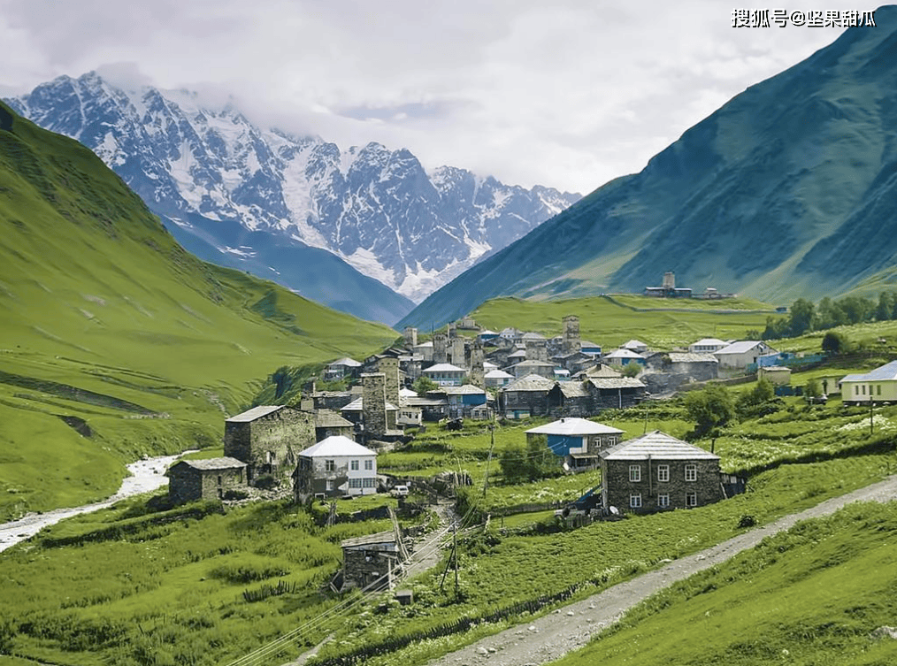 格鲁吉亚政府认清现实,靠近中俄,西方虽不满,风电上马港口开建