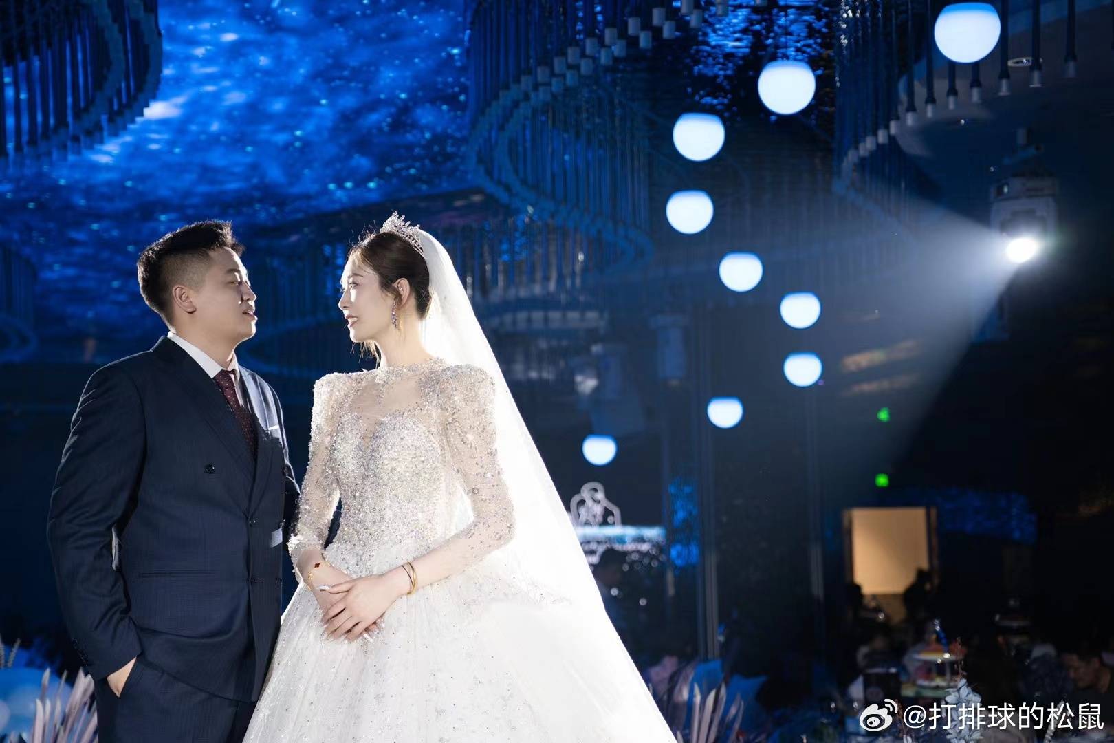 中国女排又一女神大婚,肤白貌美气质佳,26岁喜迎事业爱情双丰收