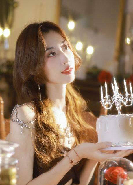 王媛媛唯美写真迎27岁生日,巴黎奥运最稳定女排环节