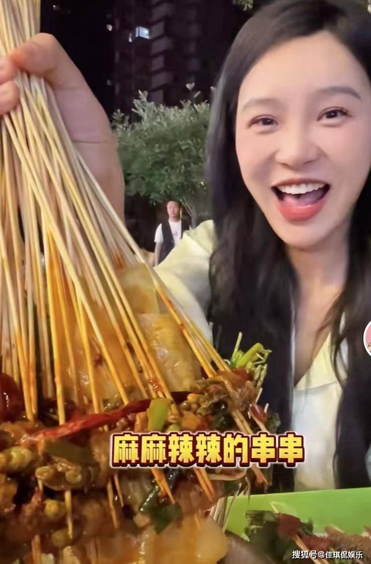 小贝饿了终于受到惩罚了!月子期间乱吃喝,导致子宫复旧不良!