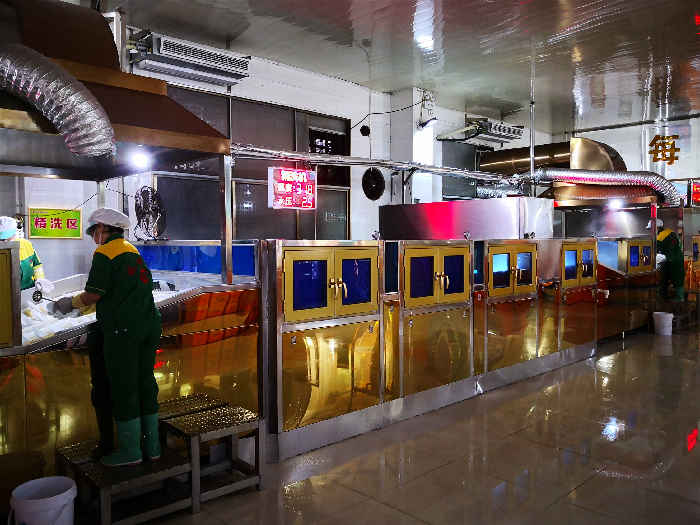 餐具消毒公司用洗碗机是怎么洗碗的?