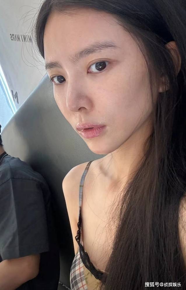 杜淳36岁娇妻自信晒全素颜,脸上斑点明显,但皮肤紧致看不到皱纹_王灿