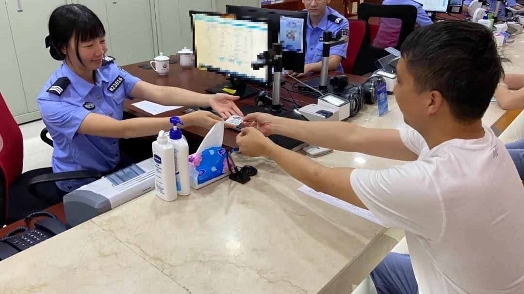 "面对面"窗口 "心贴心"服务_办证_公安_群众