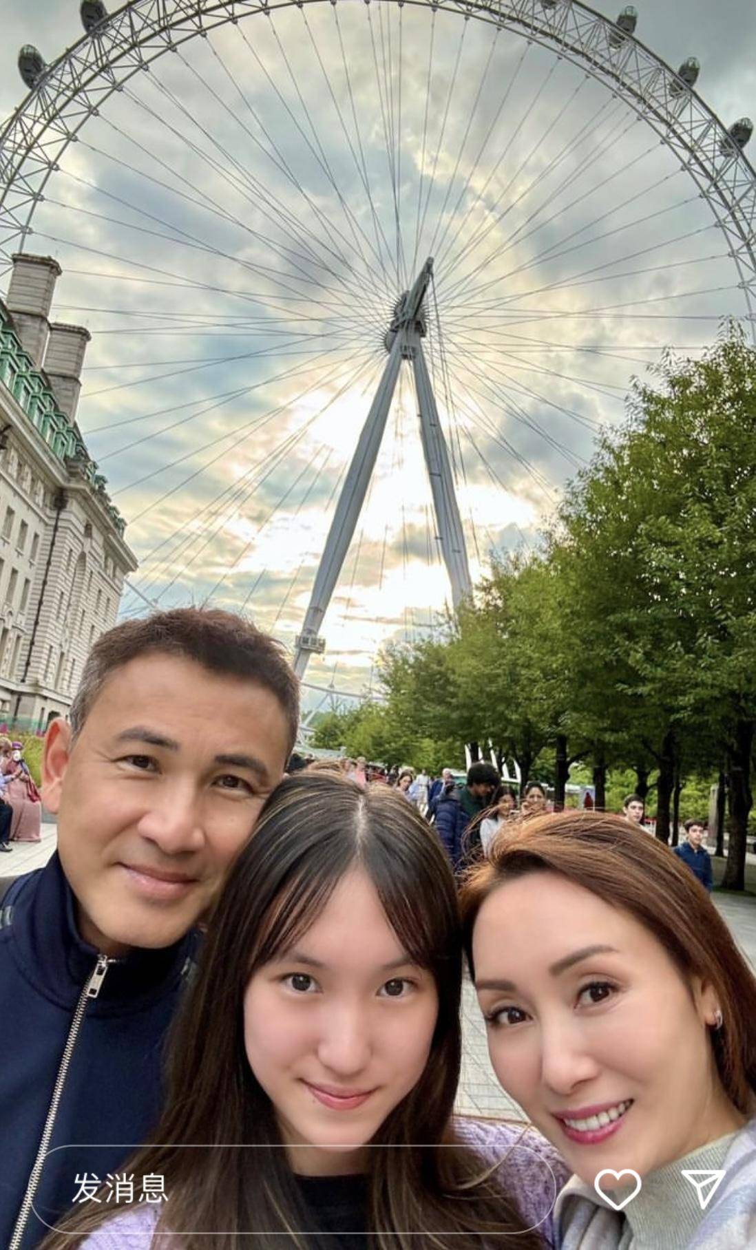 郭可盈晒全家游伦敦自拍照,56岁林文龙染发出镜,仍难掩两鬓花白