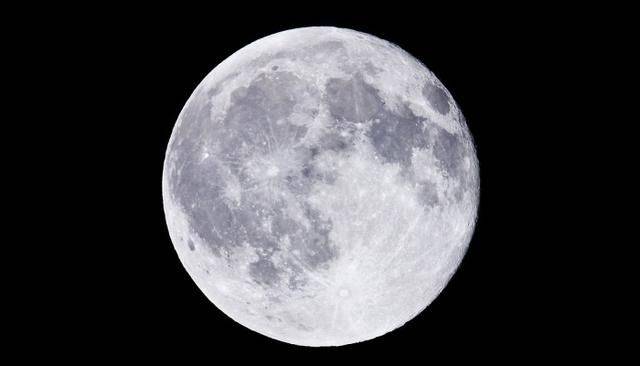 把一瓶水倒在月球外表上，会有什么现象发作？科学家作出解释
