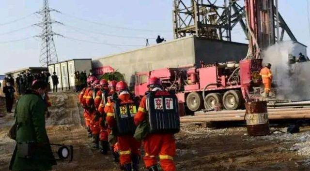 从1月10日山东栖霞五彩龙金矿发生爆炸至今已经8天了,收到传回的纸条