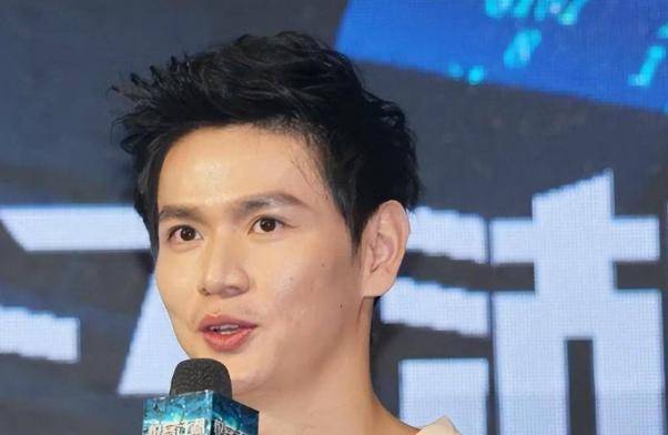 回顾鲍春来挚爱罗雪娟,她嫁富豪生一对儿女,他40岁仍孤身