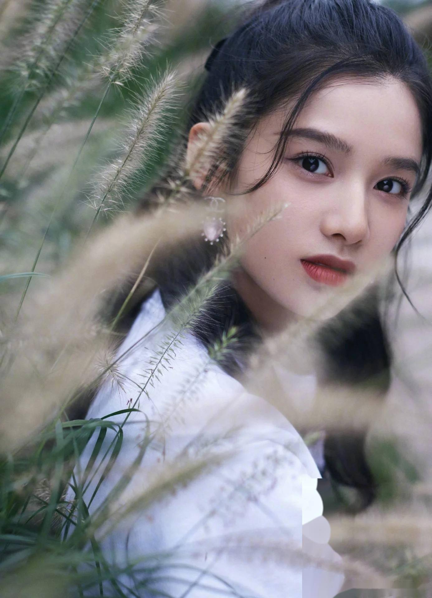  /p>  p>在这个看脸的时代,有一位33岁的女子,她的名字叫张婧仪.