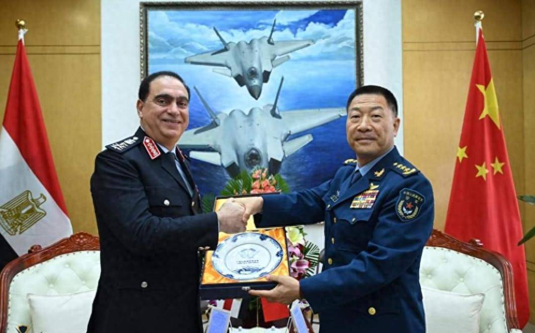 巴铁之后,歼10将迎第2个买家?埃空军司令访华,并观看歼10表演