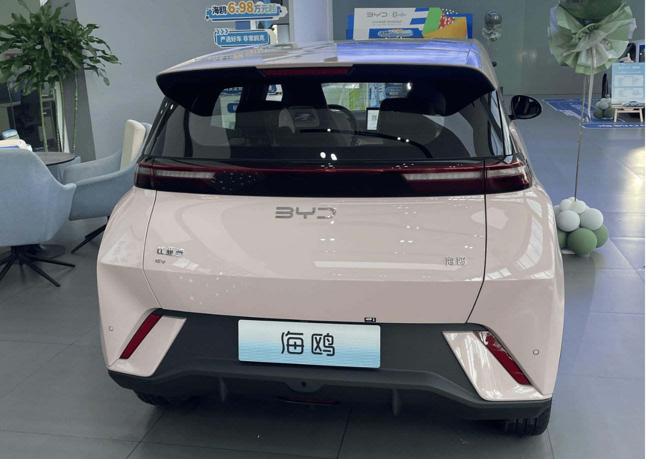 25款比亚迪海鸥实车到店,换“BYD”尾标,增座椅加热+智能上下电_搜狐汽车_搜狐网
