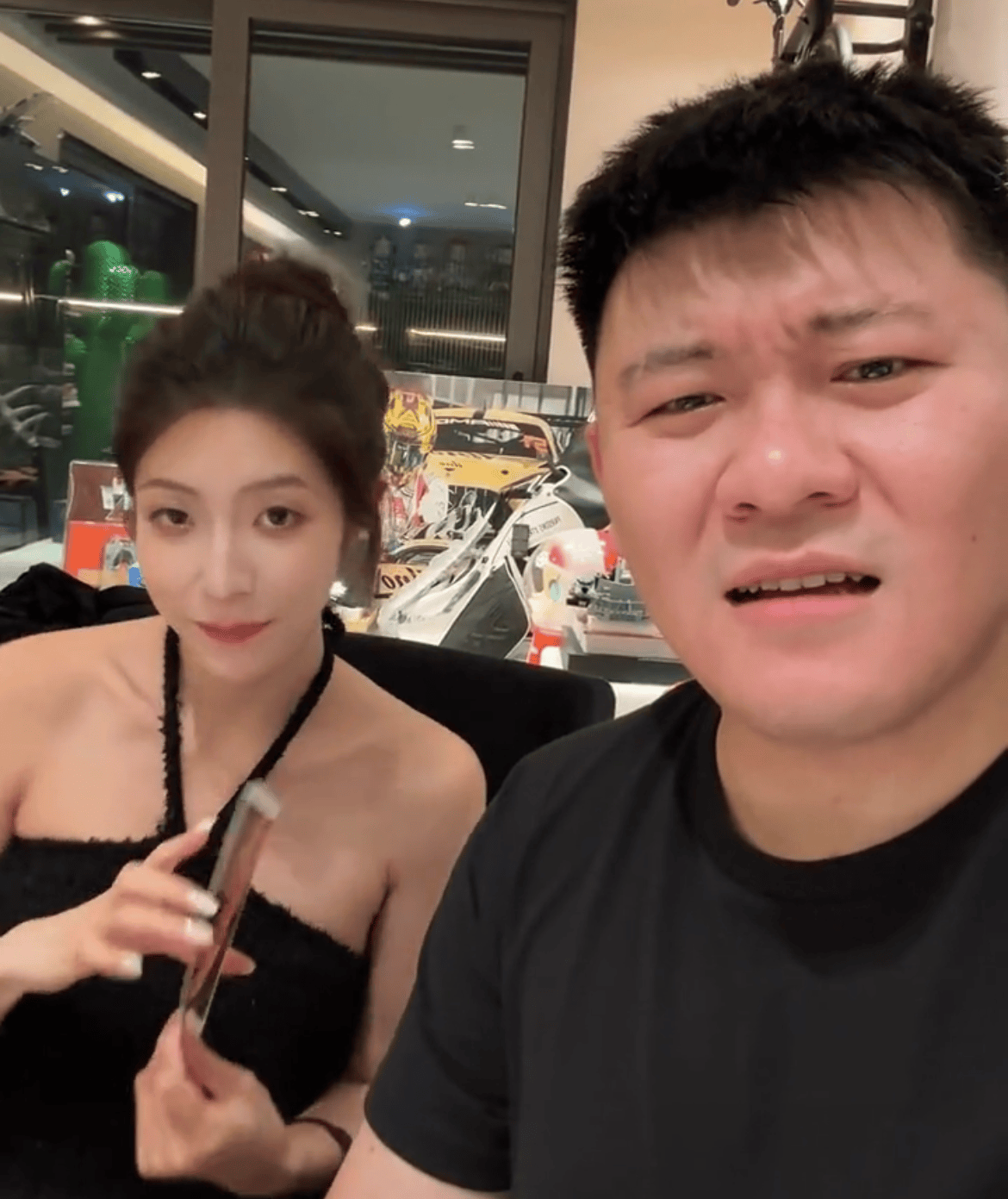 网红韩景枫官宣女友李谣怀孕,交往半年已三个月,前任评论区沦陷