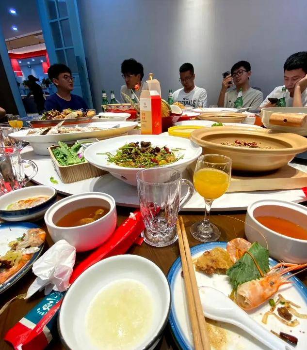 女孩考上西北工业大学,参加升学宴的来宾十分羡慕,总工程师摇篮