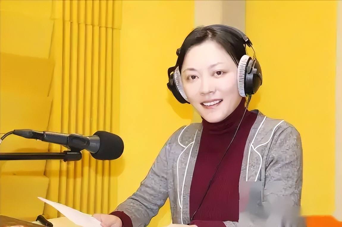 穷酸主持人,22年没涨工资,43岁才够首付买房至今未婚_生活_工作_紫凝