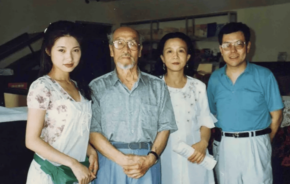 1941年,王洛宾千里迢迢赶回家,出轨妻冷冷地问:今晚你住哪儿?