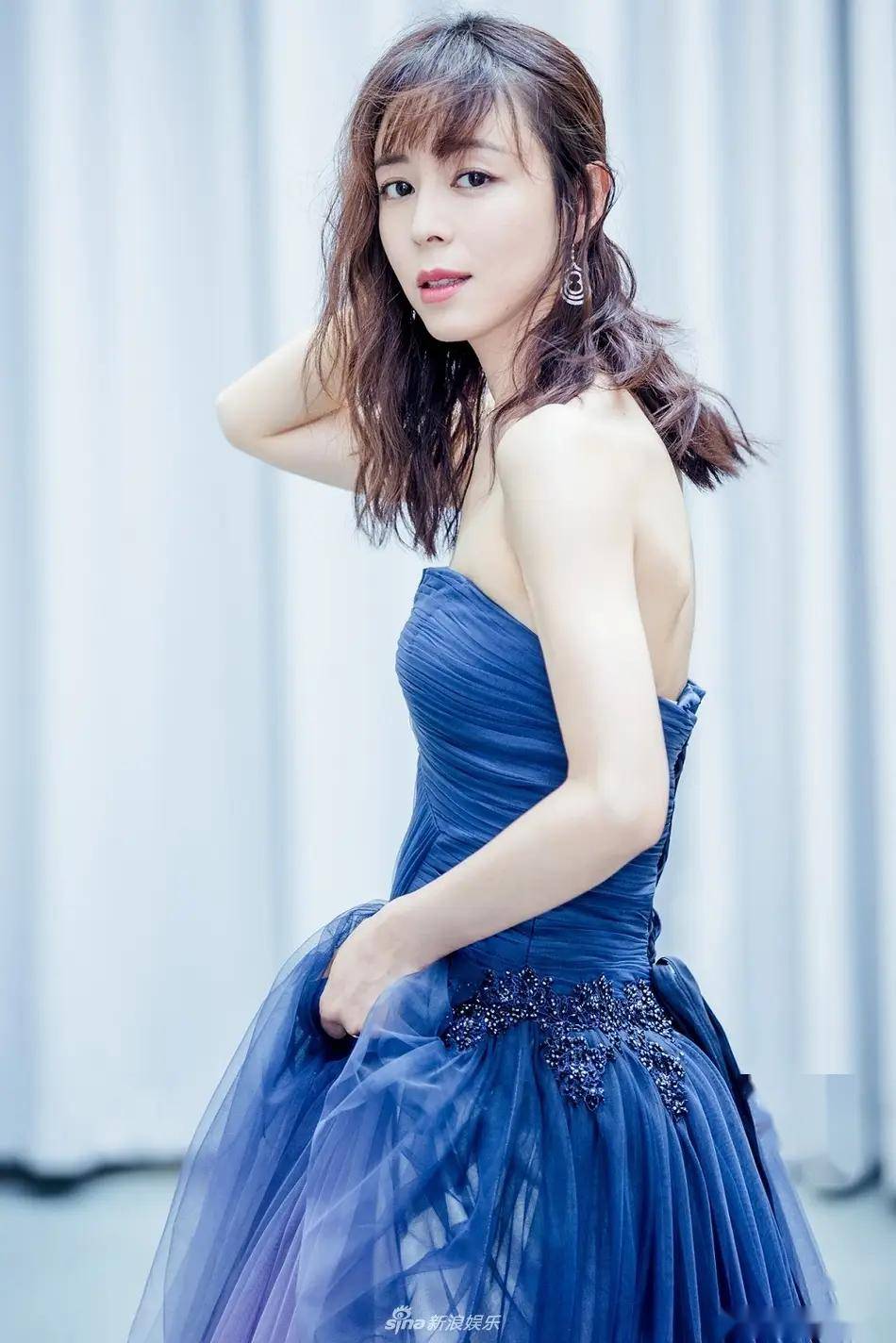 44岁张静初,性感写真曝光,女神范儿十足!