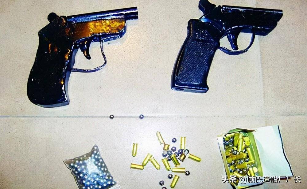 被起获的钢珠手枪,发令枪及其弹药当这些物证的照片放在闫文宇面前时