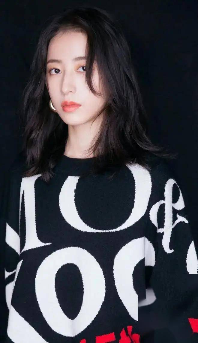 29岁周雨彤,这身材谁能顶得住嘛!女神级美貌与才华的完美结合!