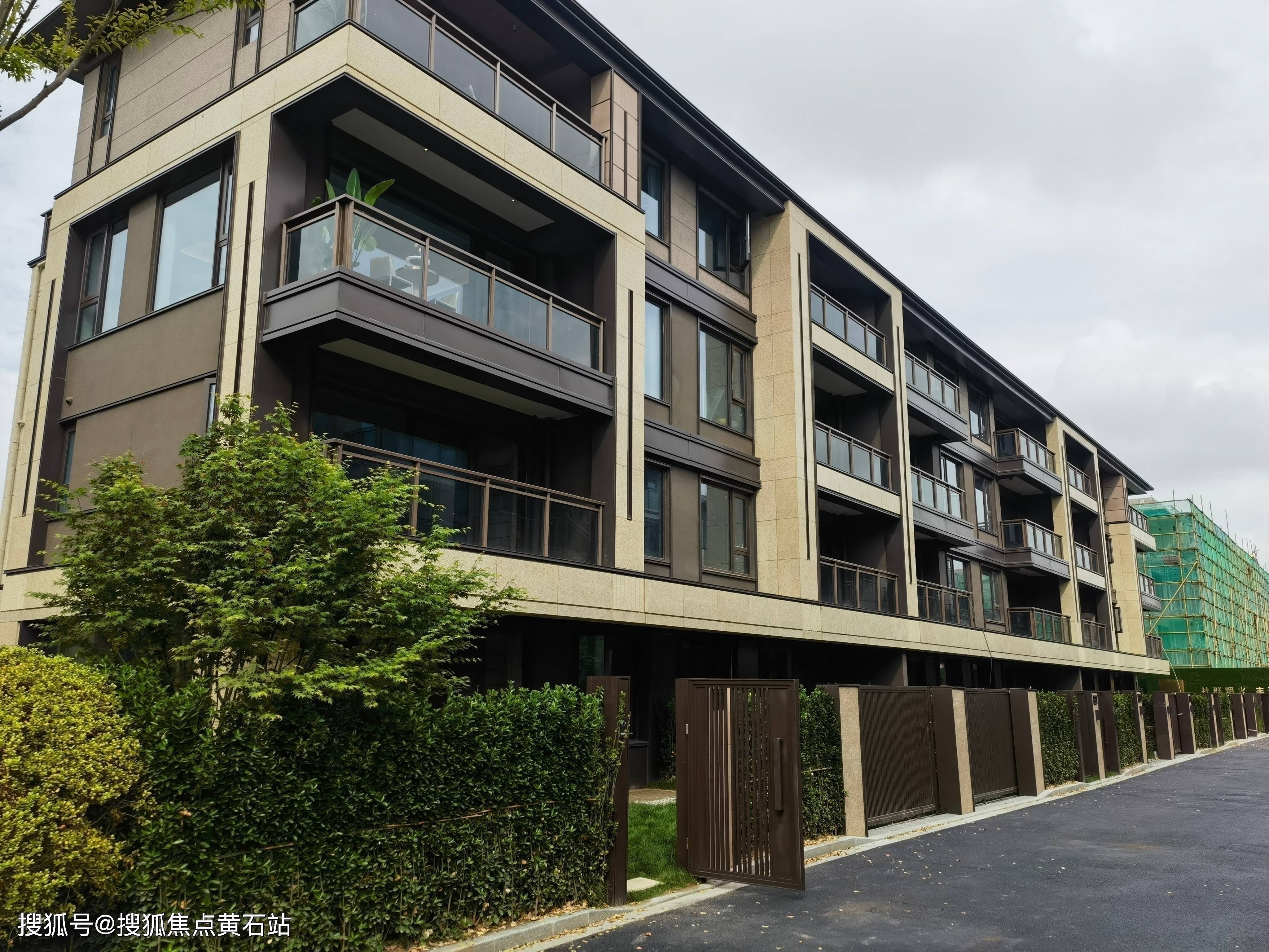 崇明岛带院子的小别墅-东滩海上明月,独门独户,上叠别墅送电梯!