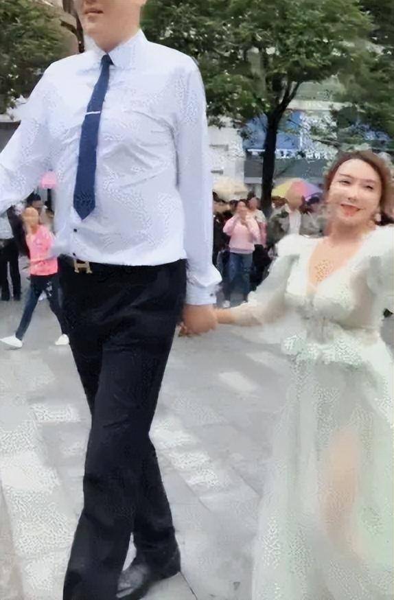 "婚姻怪咖"龚玥菲:从侏儒到巨人男友,爱情总失败,网友疑惑