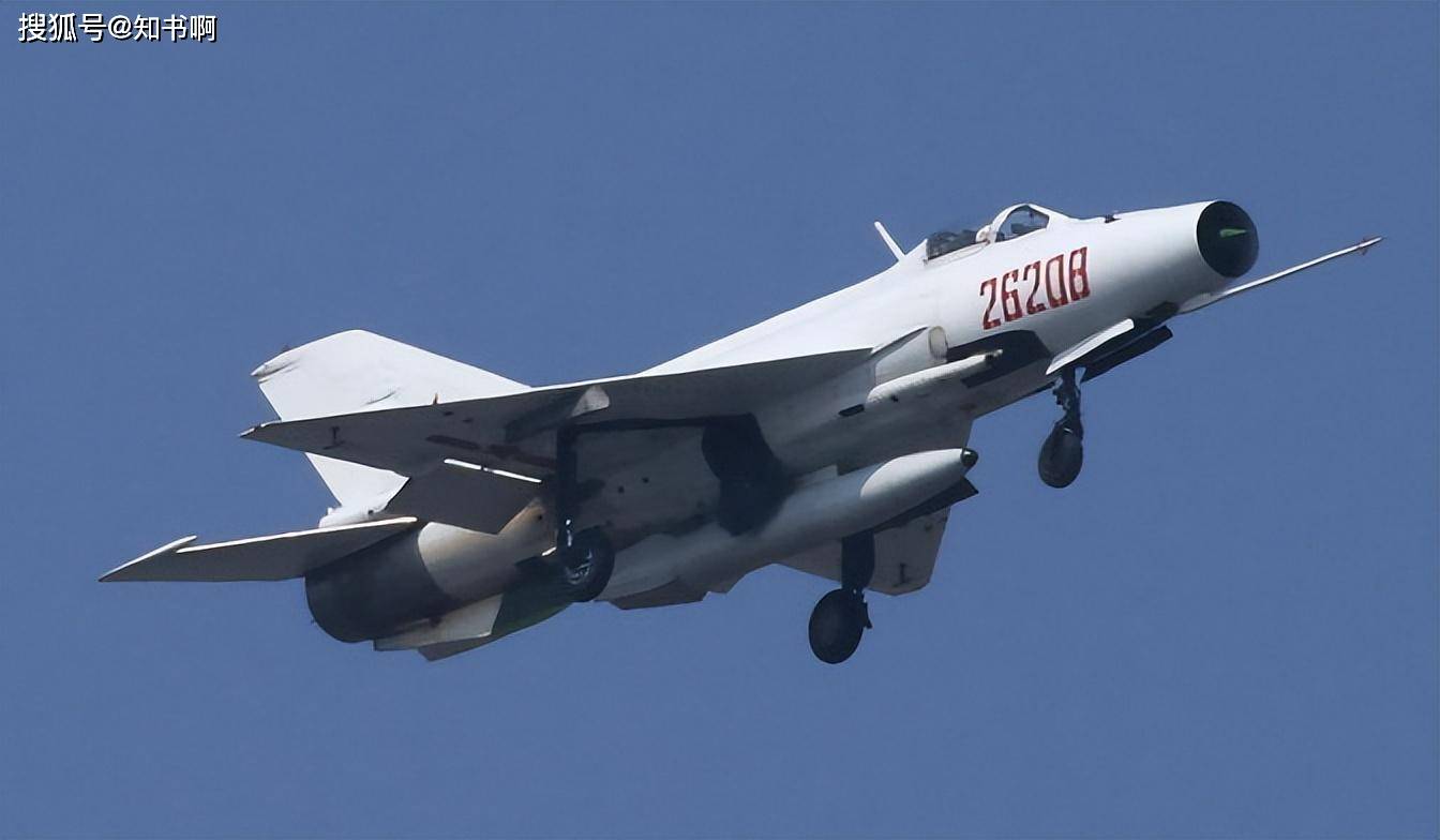 歼-10 机动性好,航电系统先进,武器能挂得多,成了中国空军的主力之一.